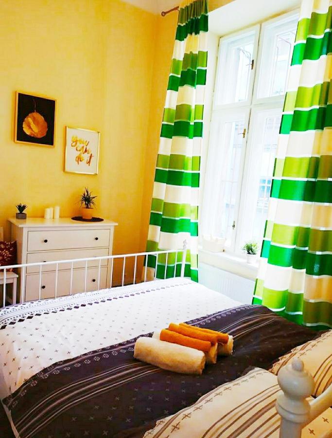 Beautiful Apartment With 1 Bedroom Main Square Krasków Dış mekan fotoğraf