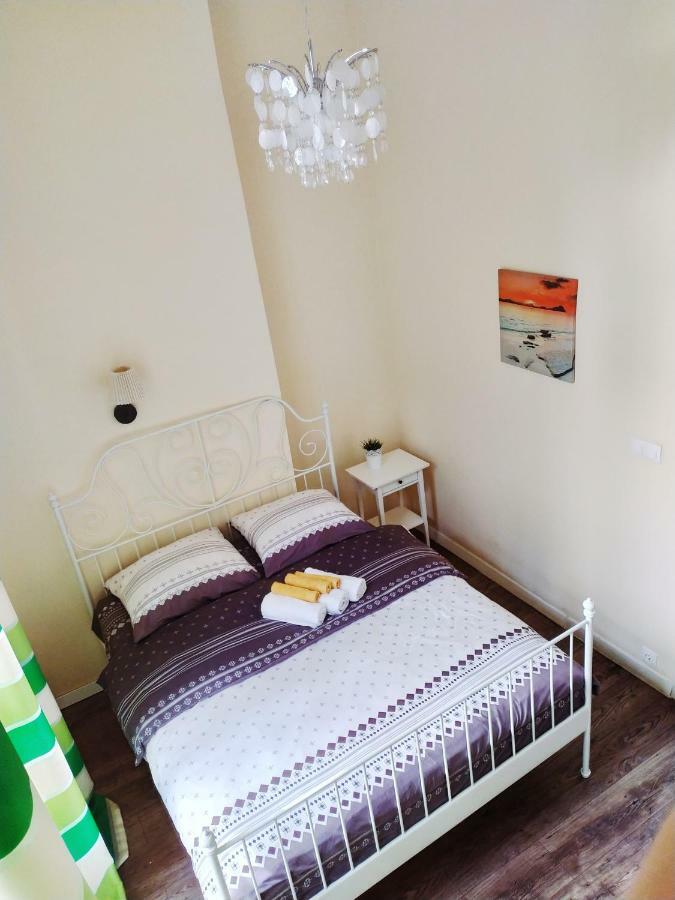 Beautiful Apartment With 1 Bedroom Main Square Krasków Dış mekan fotoğraf